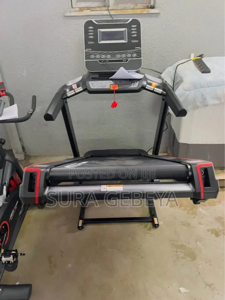 Reebok Jet 300 and Miracle Fitness ስፖርት ይስሩ