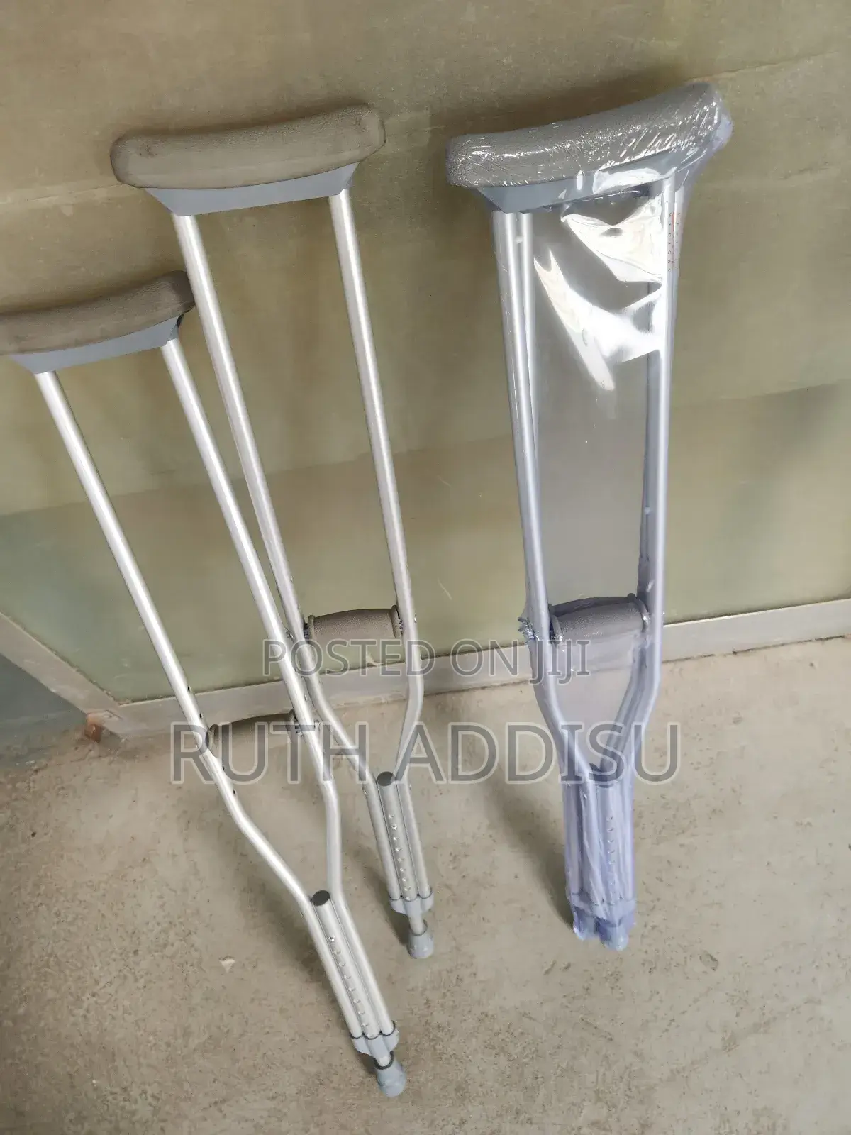 Axillary Bilateral Crutches袴喇axillary Bilateral Crutches煞氣crutches New