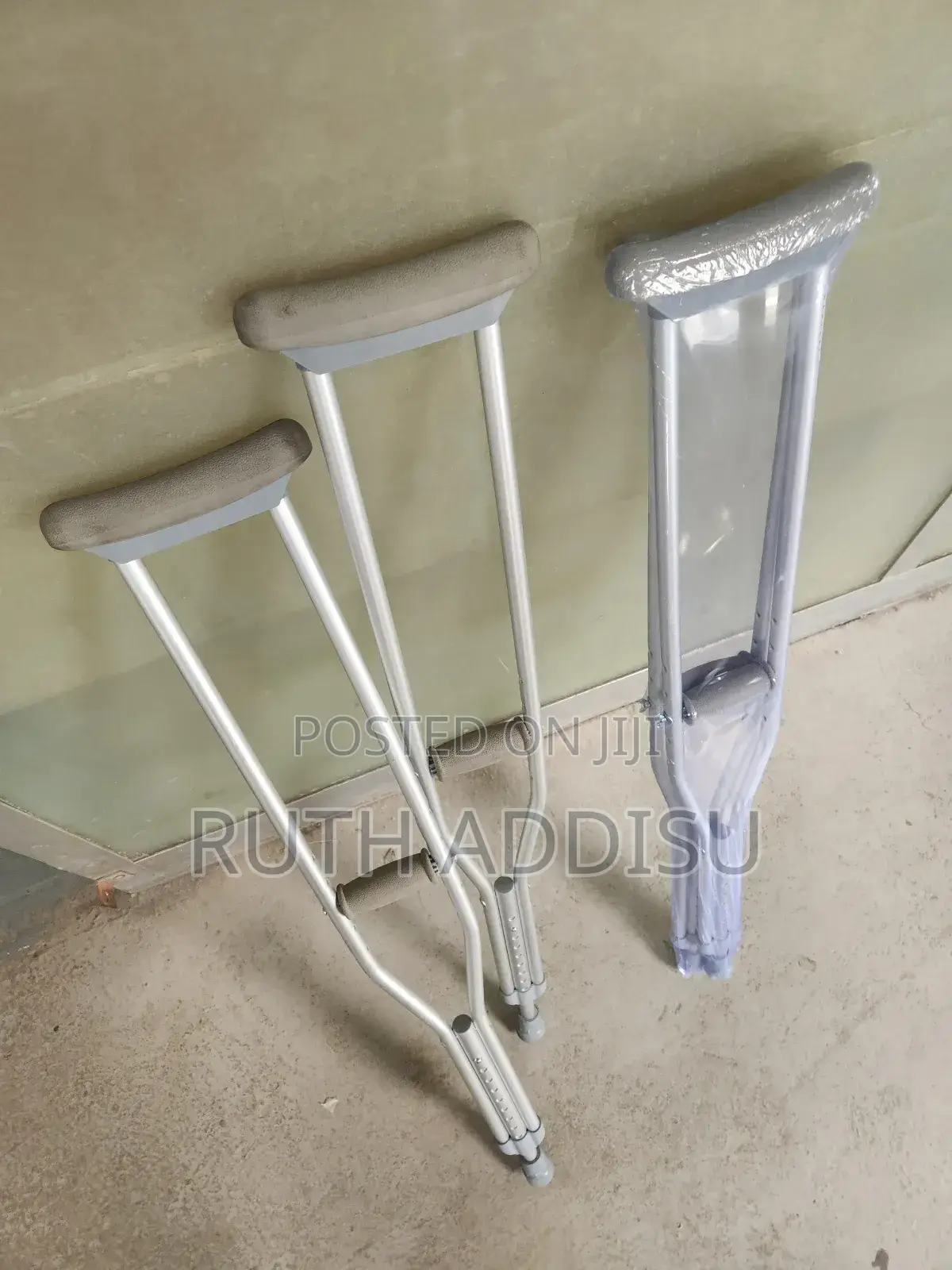 Axillary Bilateral Crutches都有crutches䐭我crutches脆弱crutches發生crutches