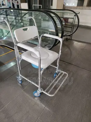 Photo - Wheelchair療效commode Wheelchair肋我wheelchair膩感poty Wheelchair然亦wheelchai