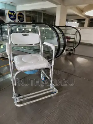 Toilet Wheelchair轟動commode Wheelchair重大poty Wheelchair腔裏wheelchair