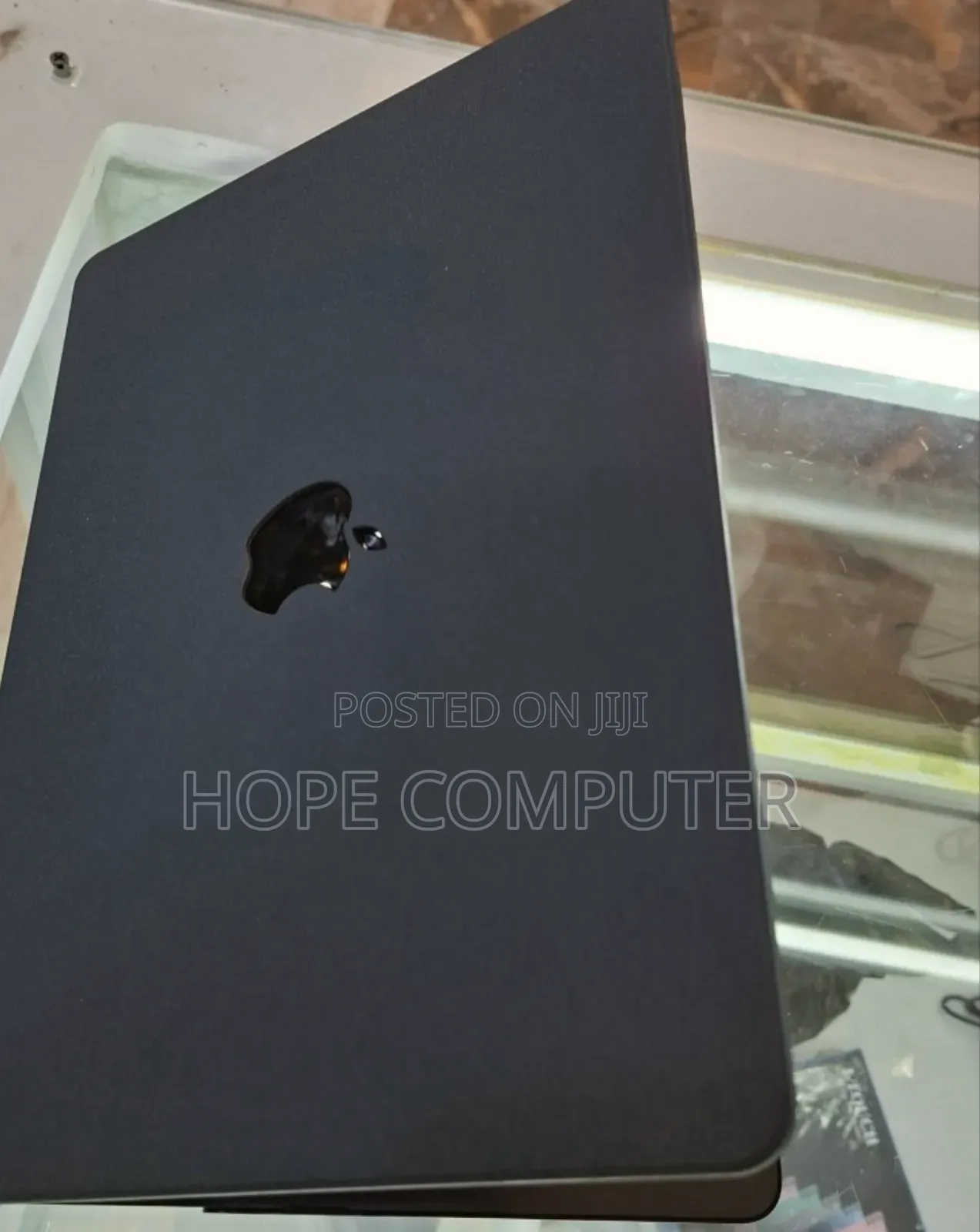 New Laptop Apple MacBook Air 2022 M2 8GB Apple M2 SSD 256GB