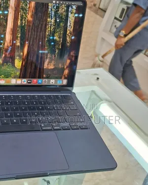 New Laptop Apple MacBook Air 2022 M2 8GB Apple M2 SSD 256GB