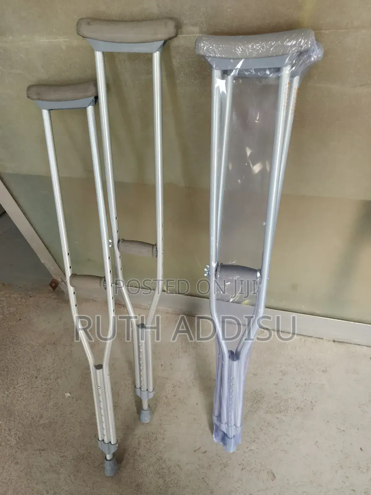 Axillary Bilateral Crutches朱明axillary Crutches建立bilateral Crutches