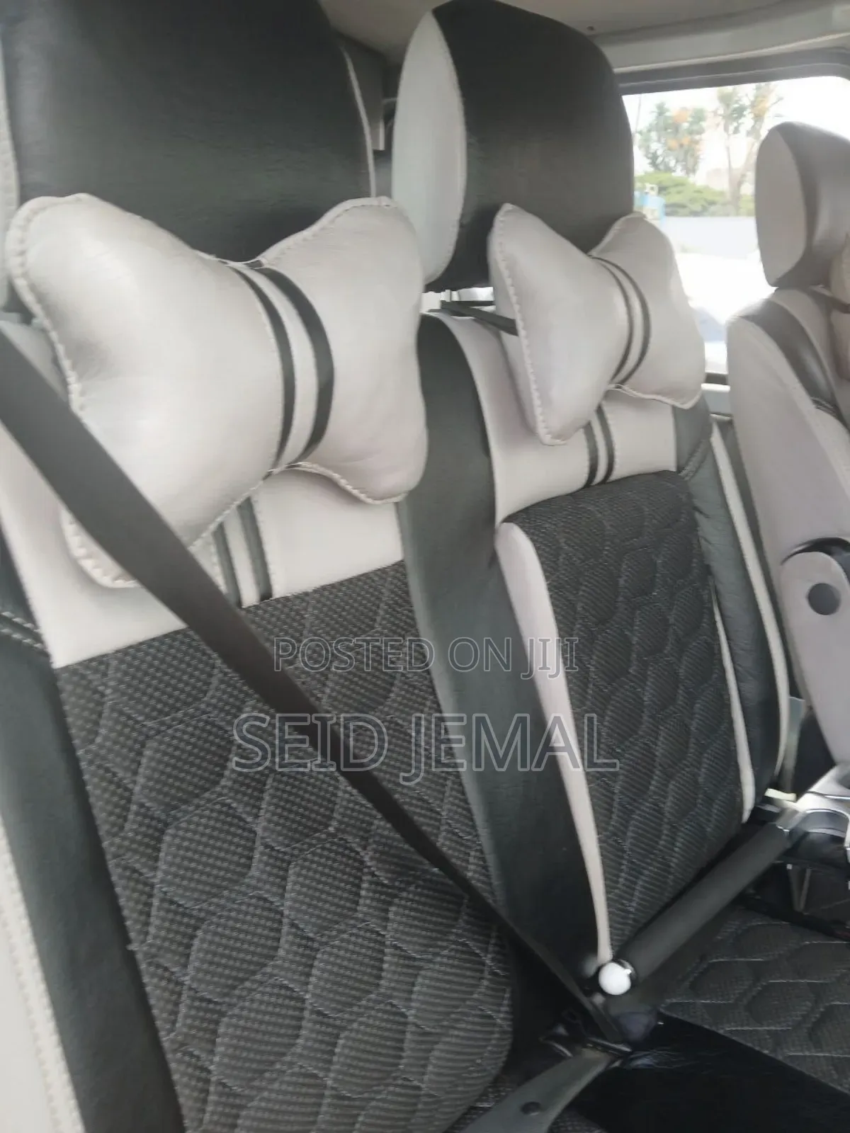 Toyota HiAce 2010 Silver