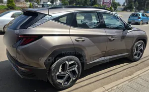 Photo - Hyundai Tucson 2022 Gold
