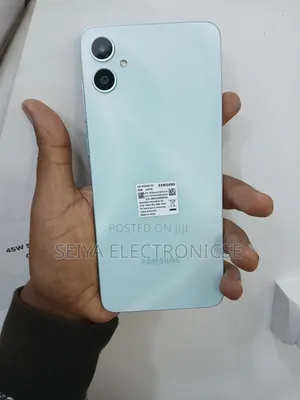 New Samsung Galaxy M05 64 GB White