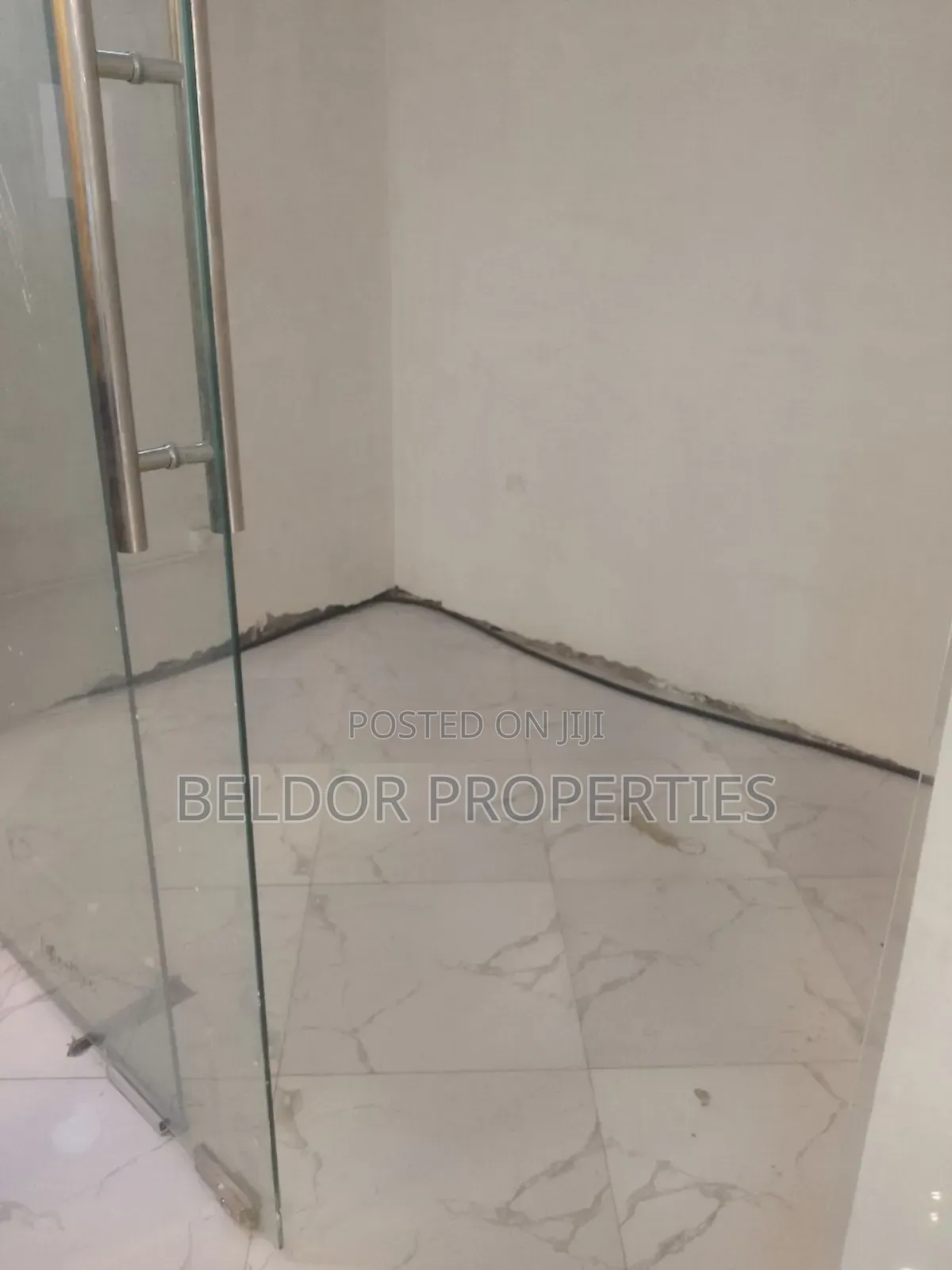 የሚከራይ ሱቅ መገናኛ