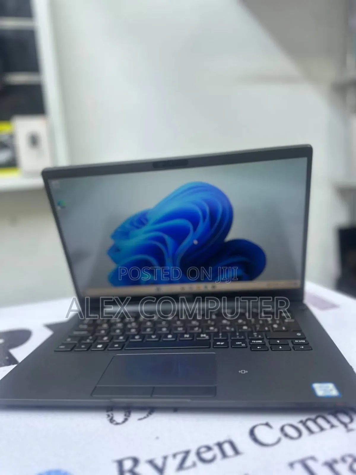 New Laptop Dell Latitude 7300 8GB Intel Core I5 SSD 256GB