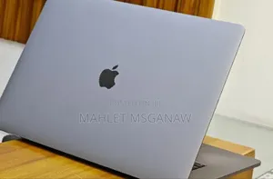 New Laptop Apple MacBook Pro 32GB Intel Core I9 SSD 512GB