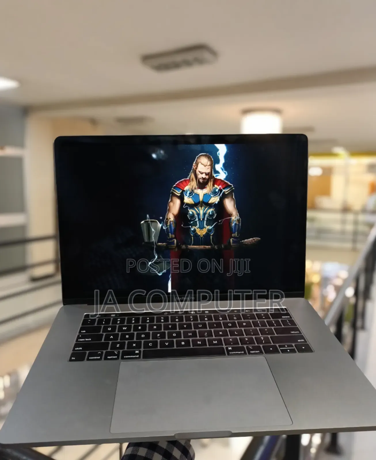 New Laptop Apple MacBook Pro 2019 32GB Intel Core I9 SSD 512GB