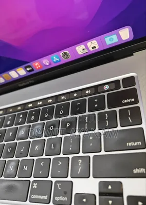 New Laptop Apple MacBook Pro 2019 16GB Intel Core I9 SSD 512GB