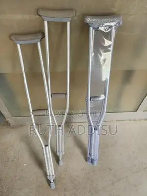 Photo - Axillary Bilateral Crutches网你axillary Bilateral Crutches煞是crutches