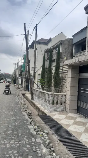 Furnished 8bdrm Apartment in Akaky Kaliti for sale