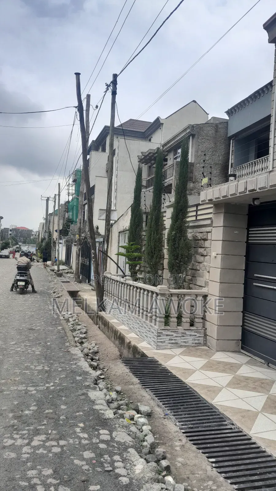 Furnished 8bdrm Apartment in Akaky Kaliti for sale