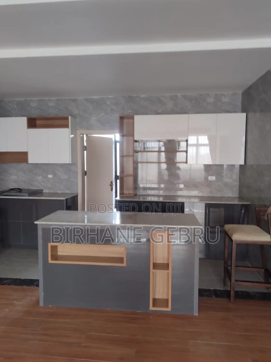 4 Bedroom Luxury Semi Fernished Apartiment for Rent