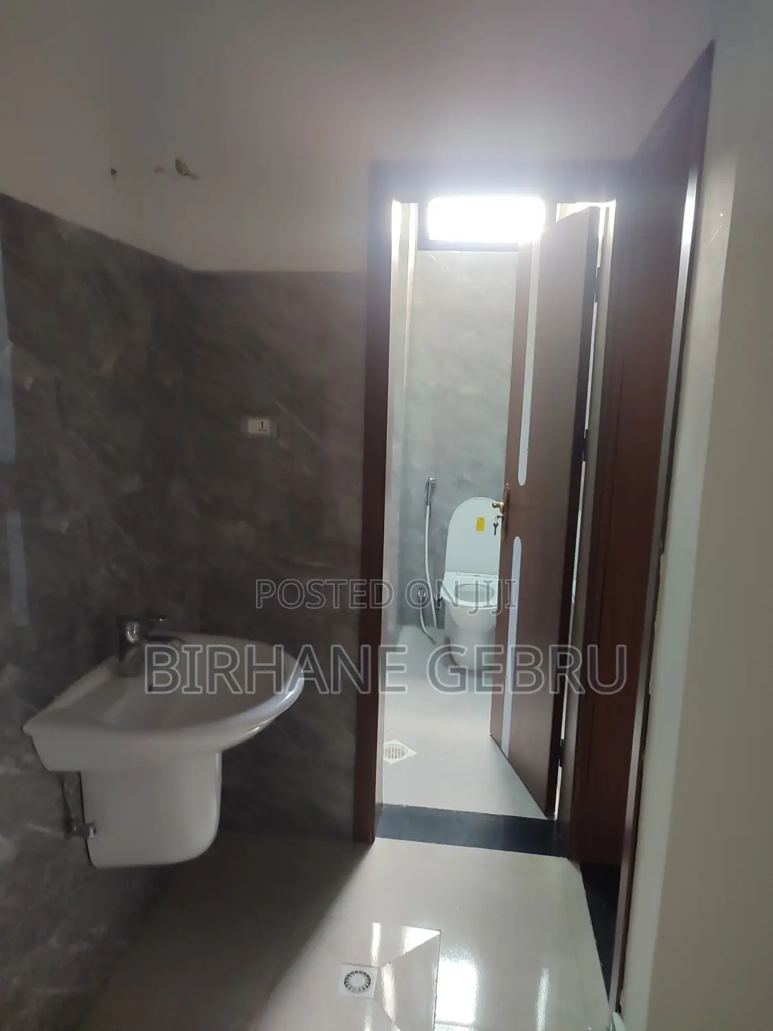 4 Bedroom Luxury Semi Fernished Apartiment for Rent