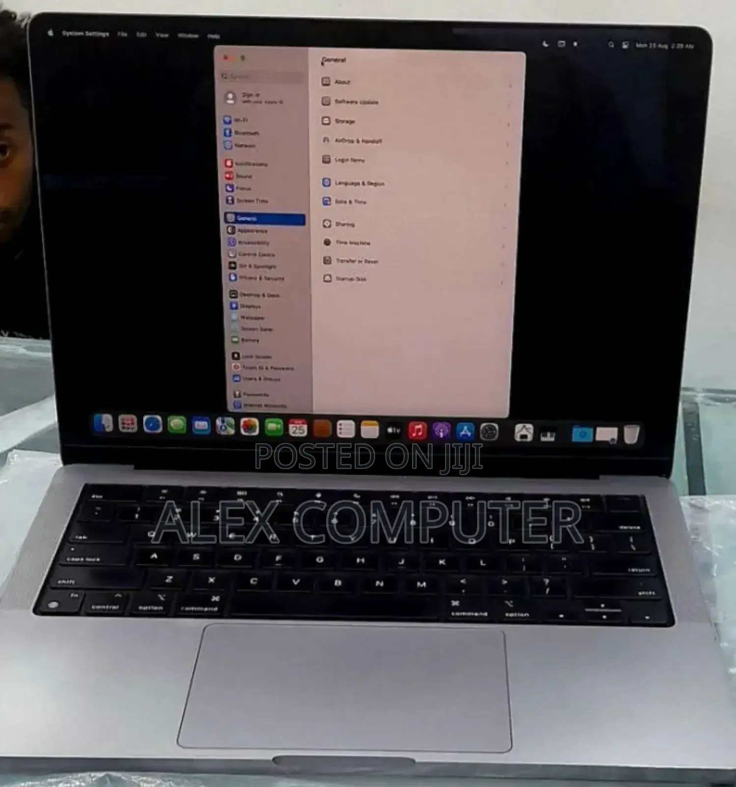 New Laptop Apple MacBook Pro M1 32GB Apple M1 Pro SSD 512GB