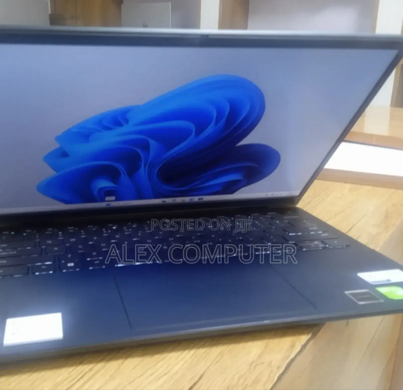 New Laptop Dell 16GB Intel Core Ultra 7 SSD 512GB