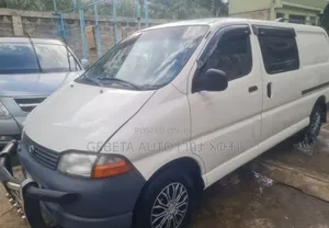 Toyota HiAce 2001 White