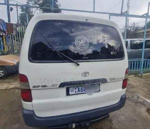 Toyota HiAce 2001 White