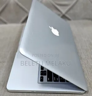 New Laptop Apple MacBook 2017 8GB Intel Core I5 SSD 256GB