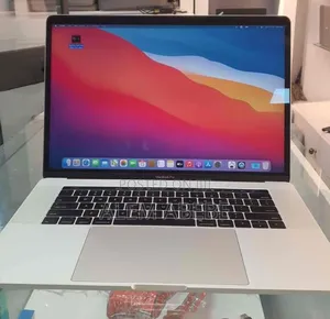 New Laptop Apple MacBook Pro 2017 16GB Intel Core I7 SSD 256GB