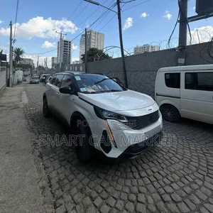 Peugeot 5008 2022 White
