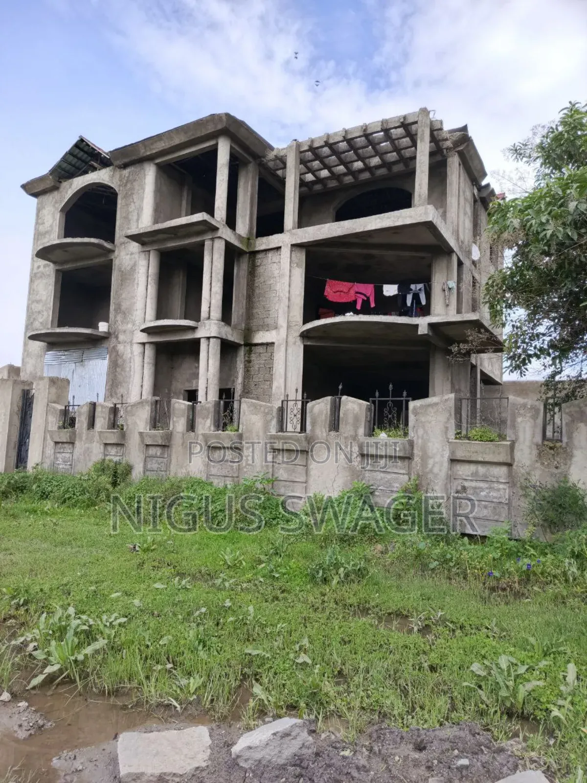 8bdrm Townhouse/Terrace in Tafo Roseta, Yeka for sale