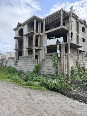 8bdrm Townhouse/Terrace in Tafo Roseta, Yeka for sale