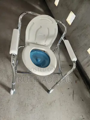 Photo - Commode Chair瞞著commode Chair峻險toilet Chair外出poty Chair鳵我toilet Chair