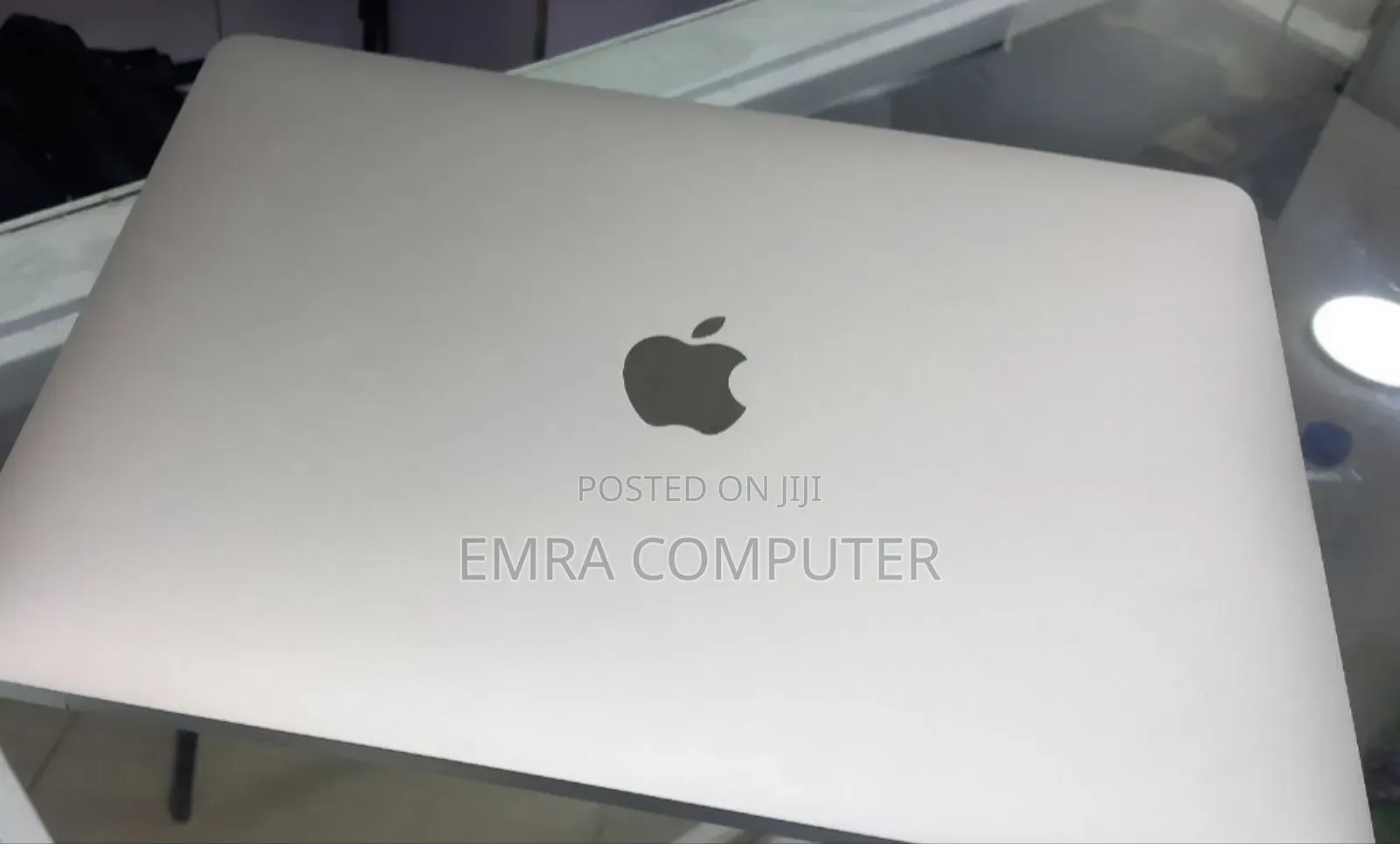 New Laptop Apple MacBook 2020 8GB Intel Core I5 SSD 512GB