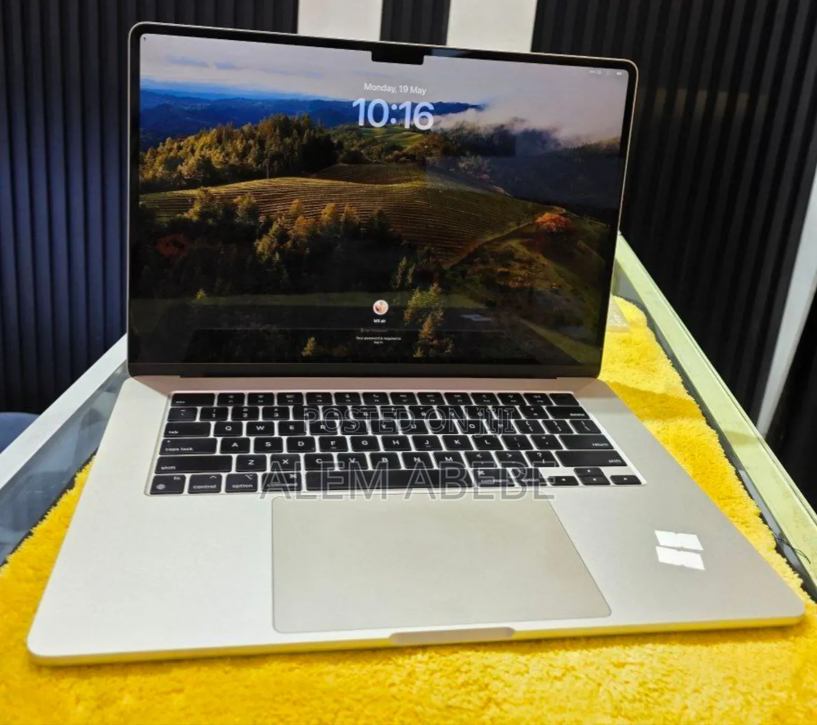 New Laptop Apple MacBook Air 2024 M3 13-Inch 16GB Apple M3 SSD 512GB