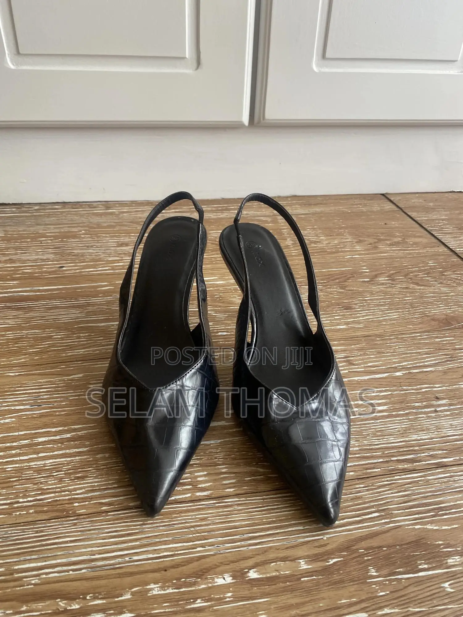 Slightly Used Golden Heel Pointy Shoe
