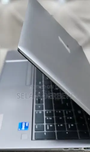 New Laptop HP ZBook Firefly G8 32GB Intel Core I7 SSD 1T