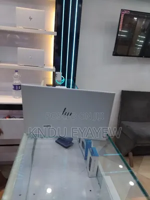 Photo - New Laptop HP 16GB Intel Core I5 SSD 512GB