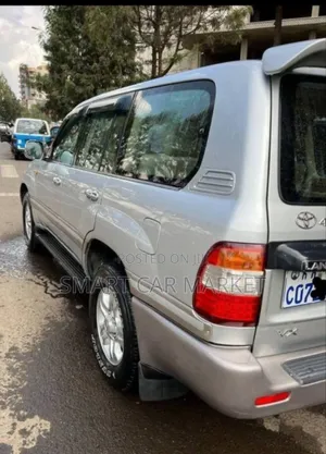 Toyota Land Cruiser 2006 White