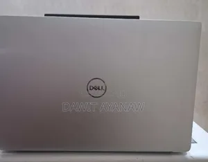 New Laptop Dell Precision 15 3520 16GB Intel Core i7 SSD 512GB