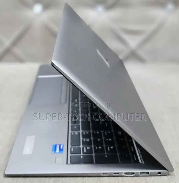 New Laptop HP ZBook Firefly G8 32GB Intel Core I7 SSD 1T