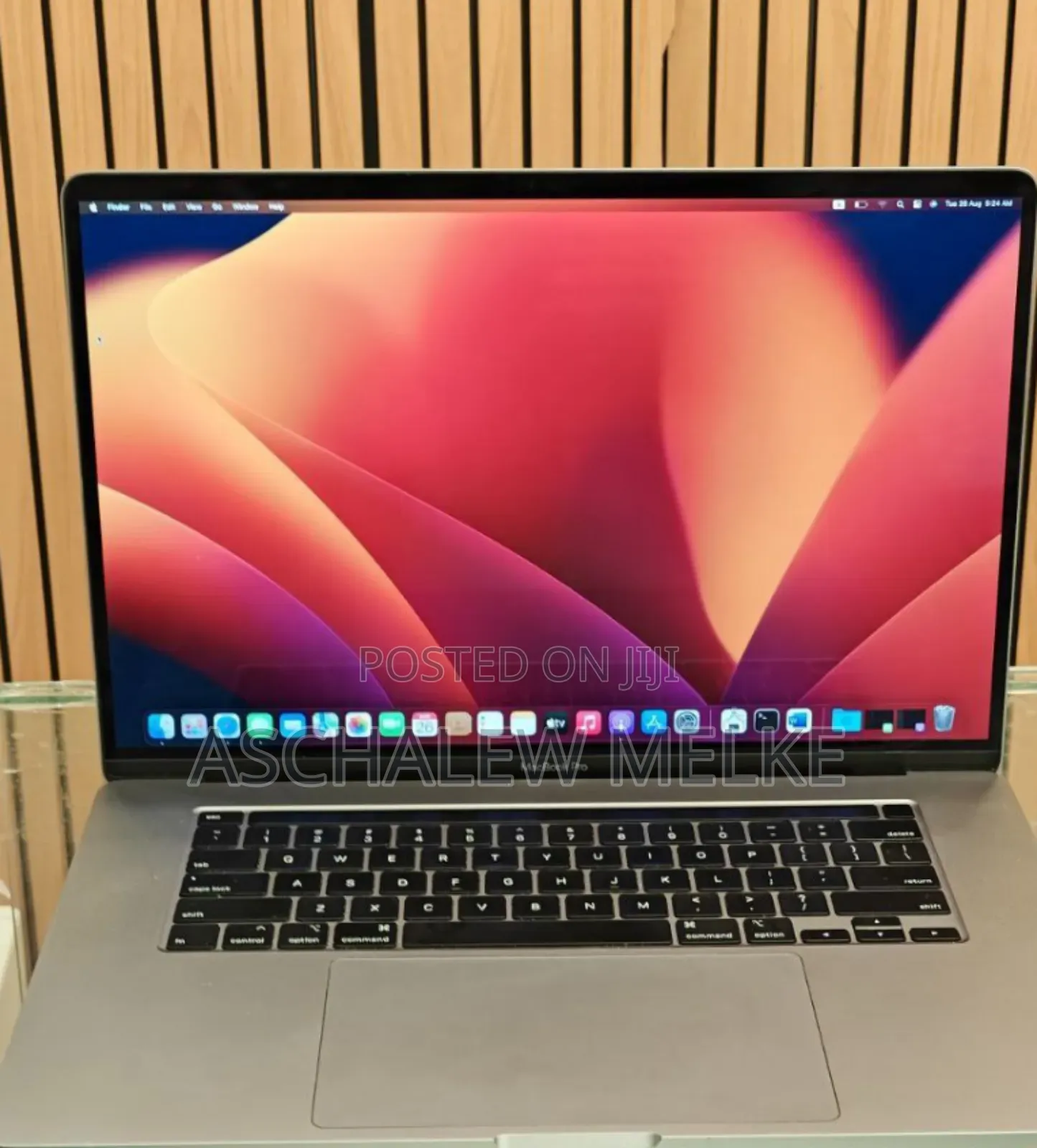 New Laptop Apple MacBook Pro 2019 16GB Intel Core I7 SSD 512GB
