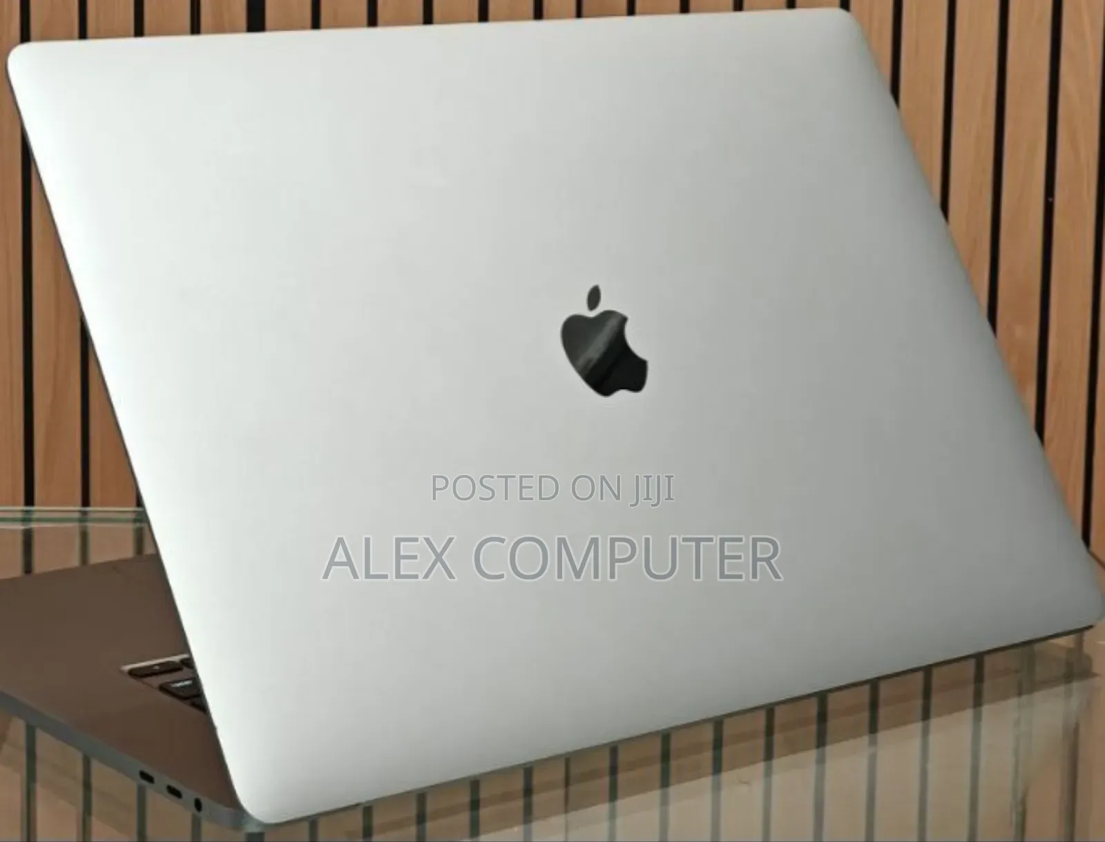 New Laptop Apple MacBook Pro 2019 16GB Intel Core I7 SSD 512GB