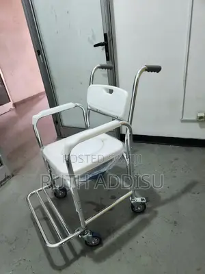 Photo - Toilet Wheelchair鵝毛commode Wheelchair三人commode Wheelchair憨我wheelchair