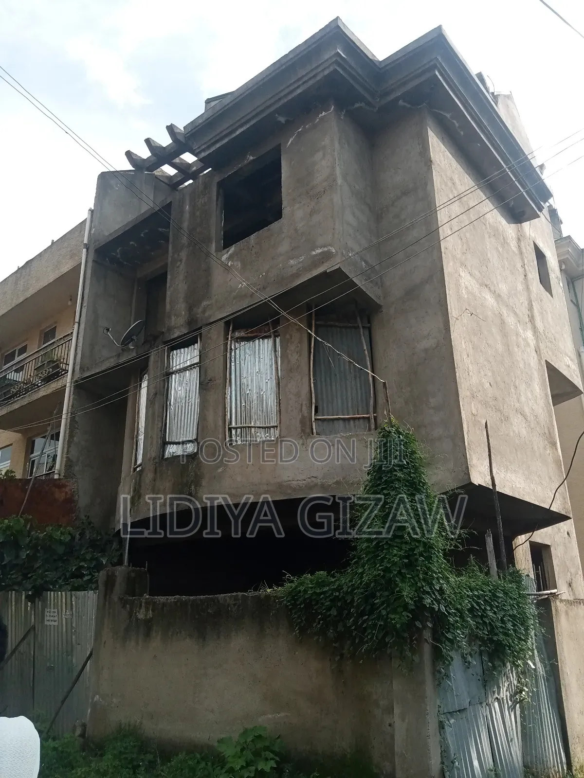 5bdrm House in Akaky Kaliti for sale