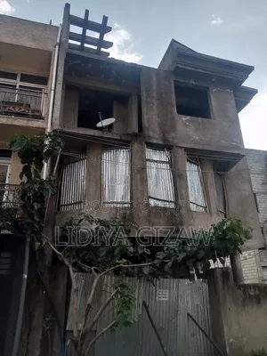 5bdrm House in Akaky Kaliti for sale