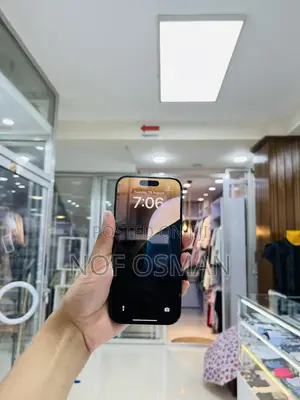 Photo - Apple iPhone 16 Pro 128 GB Black