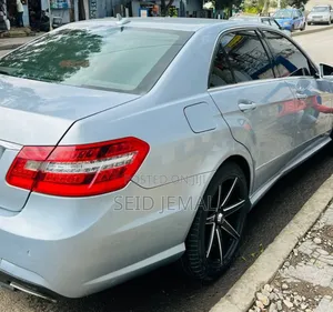 Mercedes-Benz E200 2014 Silver