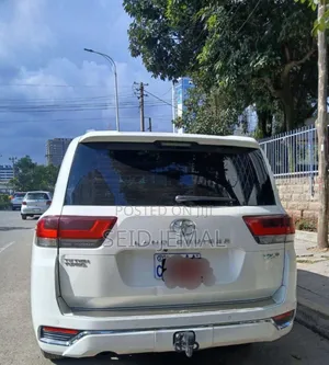 Photo - Toyota Land Cruiser 2022 White