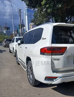 Toyota Land Cruiser 2022 White