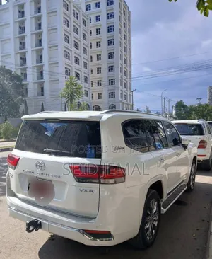 Toyota Land Cruiser 2022 White