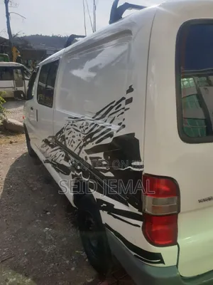 Toyota HiAce 2002 White